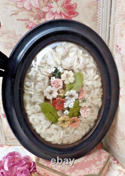 ANCIENNE COURONNE de MARIÉE FLEURS en TISSU sous VERRE BOMBÉ Napoléon III/ XIXe