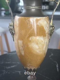 ANCIENNE PENDULE DE CHEMINÉE XIXe NAPOLÉON III ONYX MARBRÉ et RÉGULE LION