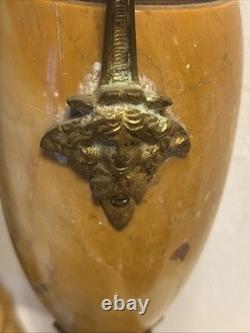 ANCIENNE PENDULE DE CHEMINÉE XIXe NAPOLÉON III ONYX MARBRÉ et RÉGULE LION