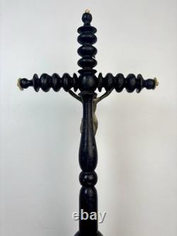Ancien Crucifix d'autel (42 cm) Napoléon III. XIXe siècle. Cabinet de Curiosités