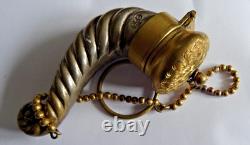 Ancien Flacon A Odeurs Metal Estampe XIX Dote D'une Vinaigrette XIX