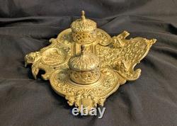 Ancien encrier Napoléon III en laiton massif, 2 godets d'origine, XIXe Ancien encrier Napoléon III en laiton massif, 2 godets d'origine, XIXe