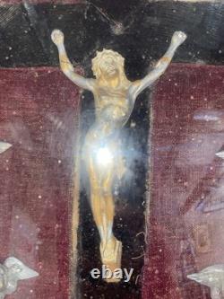 Ancien reliquaire Christ angelots verre bombé cadre Napoléon III XIXe