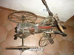 Ancien tricycle du XIX ème Cheval en bois et fonte Napoléon III jouet horse