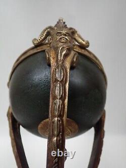 Ancienne Lampe à pétrole Empire en bronze et tôle décor têtes de diable XIX ème