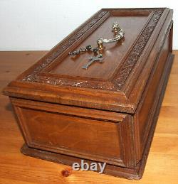 Ancienne grande boîte coffret fin XIXé/Art nouveau avec sa clé & crucifix