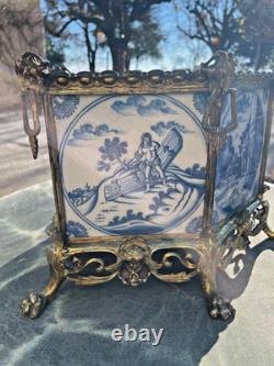 Ancienne jardinière XIXe en bronze doré ornée de carreaux de Delft du XVII°