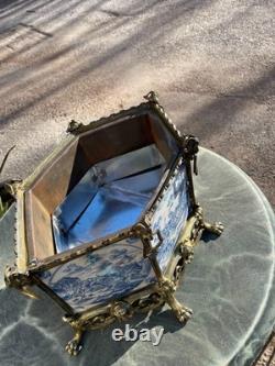 Ancienne jardinière XIXe en bronze doré ornée de carreaux de Delft du XVII°