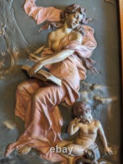 Ancienne plaque porcelaine biscuit polychrome bas relief fin XIXe tableau putti