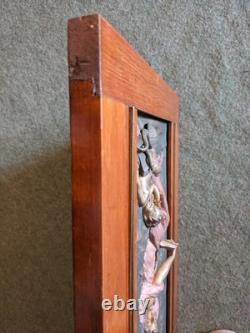 Ancienne plaque porcelaine biscuit polychrome bas relief fin XIXe tableau putti