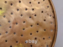 Art populaire Grande écumoire en cuivre et fer forgé D. 33 cm Fromage XIX