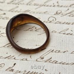 Bague Ancienne en Nacre Et Corne Blonde Époque XIXè Napoléon III Victorian TTD56