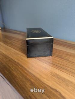 Boîte à gants Napoléon III poirier noirci monogramme CP laiton XIXe