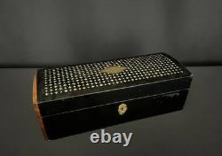 Boîte à gants ancien en bois noirci et marqueterie de nacre, XIXe siècle