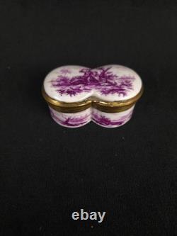 Boîte bilobée en porcelaine à décor de scène galante XIXe siècle