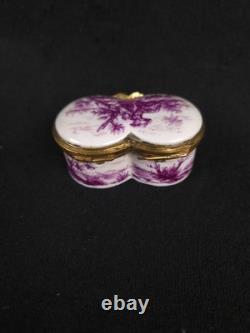 Boîte bilobée en porcelaine à décor de scène galante XIXe siècle