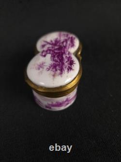 Boîte bilobée en porcelaine à décor de scène galante XIXe siècle