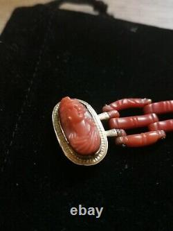 Bracelet or jaune 18k, Manchette Corail rouge, Orné d'un Camée XIXe Napoléon III