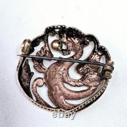 Broche Napoléon III Xixe Plaqué Or Rose & Vert Décor Chimère 26x 26 Mm