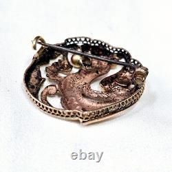 Broche Napoléon III Xixe Plaqué Or Rose & Vert Décor Chimère 26x 26 Mm