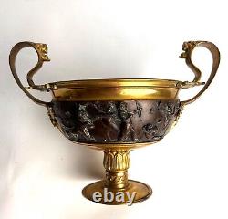 COUPE EN BRONZE AVEC FRESQUE DE PUTTI EN RELIEF XIXE Siecle