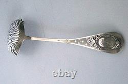 CUILLERE SAUPOUDREUSE ARGENT MINERVE XIX° 52 grs