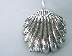 CUILLERE SAUPOUDREUSE ARGENT MINERVE XIX° 52 grs