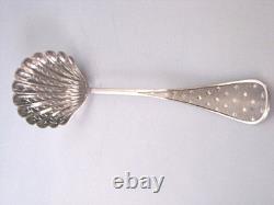 CUILLERE SAUPOUDREUSE ARGENT MINERVE XIX° 52 grs