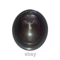 Cadre ovale Napoléon III XIXe verre bombé Christ en croix fond grenat