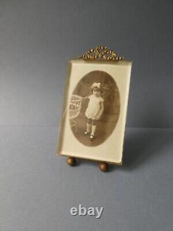 Cadre porte photo, laiton et verre biseauté, fillette, Napoléon III XIX 9 par 17