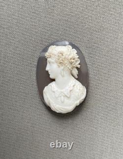 Camée sur agate, profil de femme, XIXe
