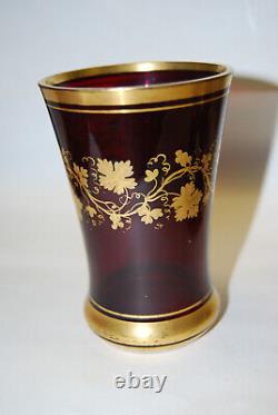 Carafe de nuit XIXe Napoléon III fond rouge décor de vigne peint à l'or fin