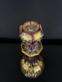 Carafe en cristal doublé rubis, fin XIXe siècle Carafe en cristal doublé rubis, fin XIXe siècle