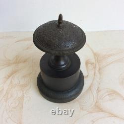 Cassolette Couverte en bronze patiné Décor de Feuillage XIXe