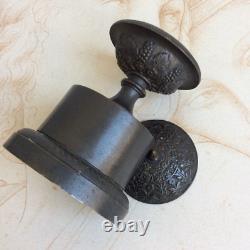 Cassolette Couverte en bronze patiné Décor de Feuillage XIXe