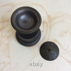 Cassolette Couverte en bronze patiné Décor de Feuillage XIXe