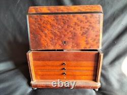 Cave à cigares en loupe de thuya / Fin XIXe/Napoléon III/Début XXe / Liqueur Cave à cigares en loupe de thuya / Fin XIXe/Napoléon III/Début XXe / Liqueur