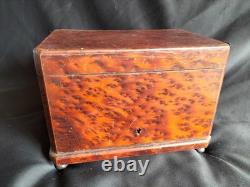 Cave à cigares en loupe de thuya / Fin XIXe/Napoléon III/Début XXe / Liqueur Cave à cigares en loupe de thuya / Fin XIXe/Napoléon III/Début XXe / Liqueur