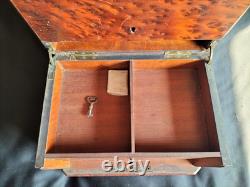 Cave à cigares en loupe de thuya / Fin XIXe/Napoléon III/Début XXe / Liqueur Cave à cigares en loupe de thuya / Fin XIXe/Napoléon III/Début XXe / Liqueur