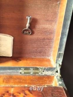 Cave à cigares en loupe de thuya / Fin XIXe/Napoléon III/Début XXe / Liqueur Cave à cigares en loupe de thuya / Fin XIXe/Napoléon III/Début XXe / Liqueur