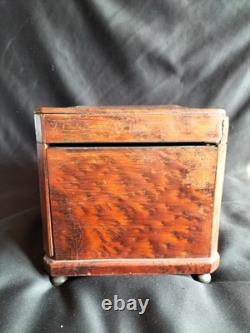 Cave à cigares en loupe de thuya / Fin XIXe/Napoléon III/Début XXe / Liqueur Cave à cigares en loupe de thuya / Fin XIXe/Napoléon III/Début XXe / Liqueur