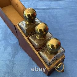 Cave à parfum 3 flacons en cristal dans étui en cuir XIXe / Napoléon III