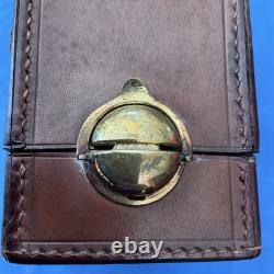 Cave à parfum 3 flacons en cristal dans étui en cuir XIXe / Napoléon III