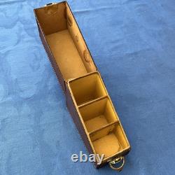 Cave à parfum 3 flacons en cristal dans étui en cuir XIXe / Napoléon III