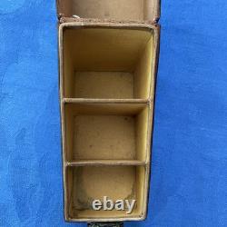 Cave à parfum 3 flacons en cristal dans étui en cuir XIXe / Napoléon III