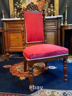 Chaise chauffeuse à haut dossier en acajou sculpté XIXe Napoléon III