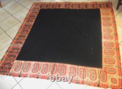 Châle en cachemire Napoléon III XIXe siècle noir rouge or textile ancien Châle en cachemire Napoléon III XIXe siècle noir rouge or textile ancien
