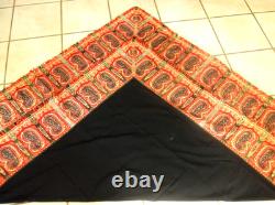Châle en cachemire Napoléon III XIXe siècle noir rouge or textile ancien Châle en cachemire Napoléon III XIXe siècle noir rouge or textile ancien