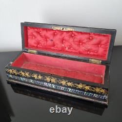 Coffret PAPIER MACHE XIXè Incrustation Nacre Burgauté Décor Chinois Capitonné Coffret PAPIER MACHE XIXè Incrustation Nacre Burgauté Décor Chinois Capitonné