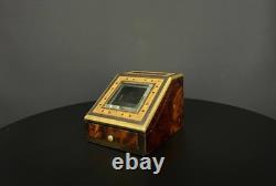 Coffret porte-montre en bois marqueté et laiton, vitre biseautée, XIXe siècle